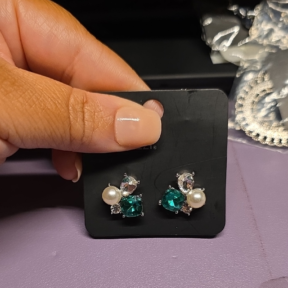 BUNDLE ANY 2, PAY ONE PRICE. Elegant Green and Pearl Clip On Earrings